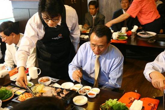 한승수 총리 초청 종로 돼지고기 시식회 (2009.5.1 12:00)