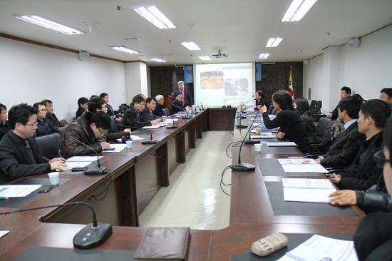 ‘기획사료를 통한 사육단계별 급여프로그램과 생산비 절감을 위한 돼지 사양관리 방법의 개발’  연구 발표