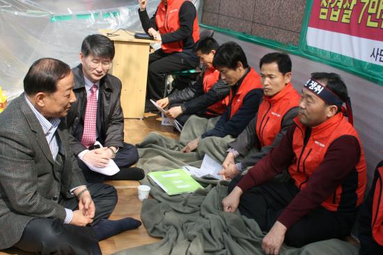 농성장은 지금 - 농협 축산경제대표 남성우 대표 방문