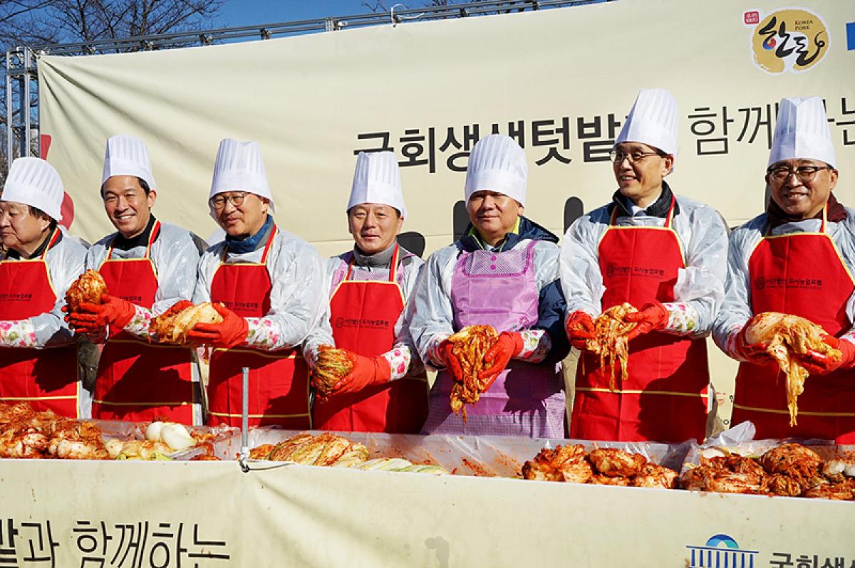 한돈자조금 ‘2023 국회 생생텃밭 김장나눔행사’ 참여