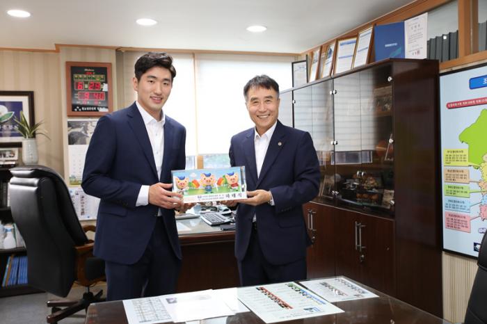 박상영 펜싱선수, 한돈명예홍보대사 후원식