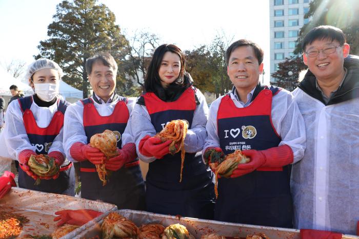 포항지진 피해 주민 위한 국회김장나눔 행사 개최