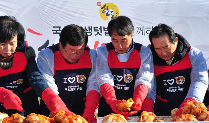 국회 생생텃밭과 함께하는 한돈 김장나눔